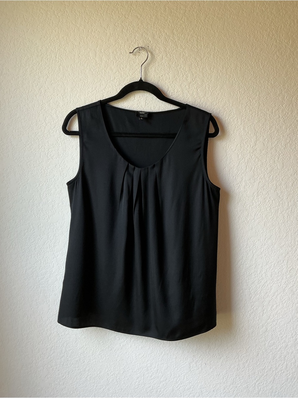 Talbots Black Silk Sleeveless Pleated Scoop Neck Blouse Size 10